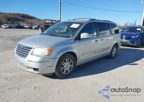 2010 Chrysler Town & Country Touring z USA, uszkodzony, nr VIN 2A4RR5D19AR286767